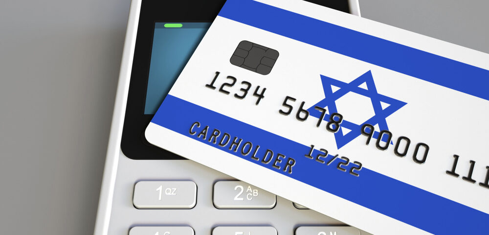 ¿Cómo desea pagar? – Efectivo y cheques FUERA, cargos por tarjeta de crédito DENTRO